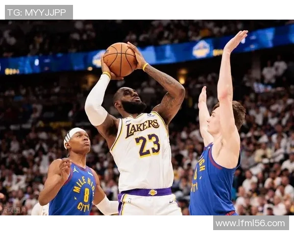 骑士队与费城76人展开激烈对决新浪体育全程直播精彩瞬间